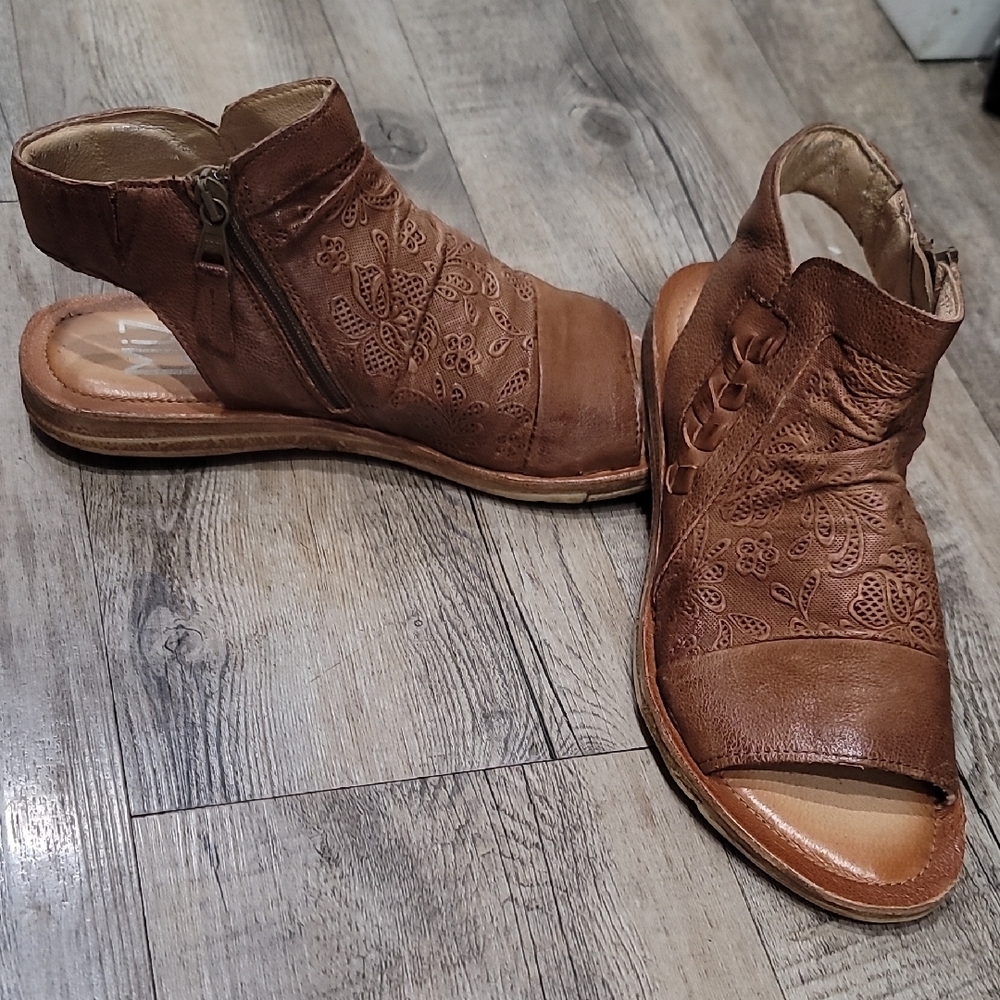 Miz Mooz Women's Tan Leather Mules - Picture 3 of 5